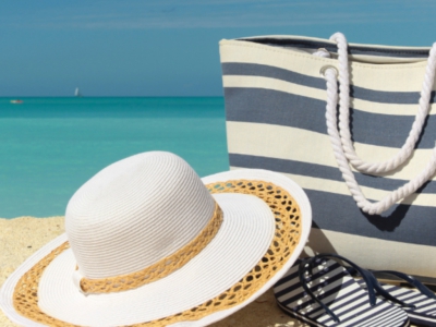 Esenciales en tu bolsa de playa para este verano